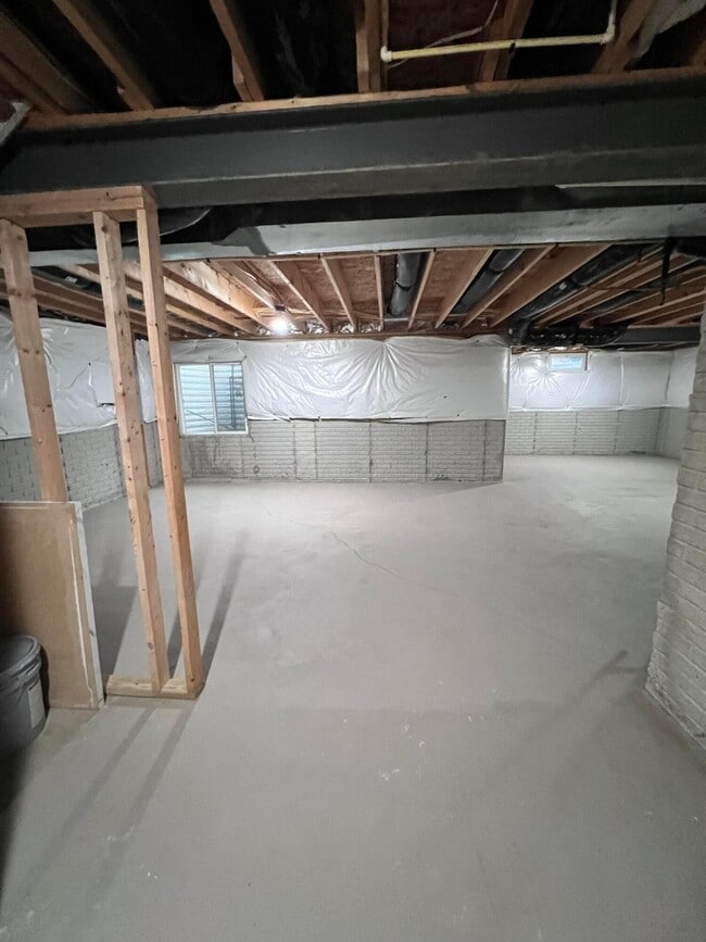 Building Photo - 7847 Aideen Ct