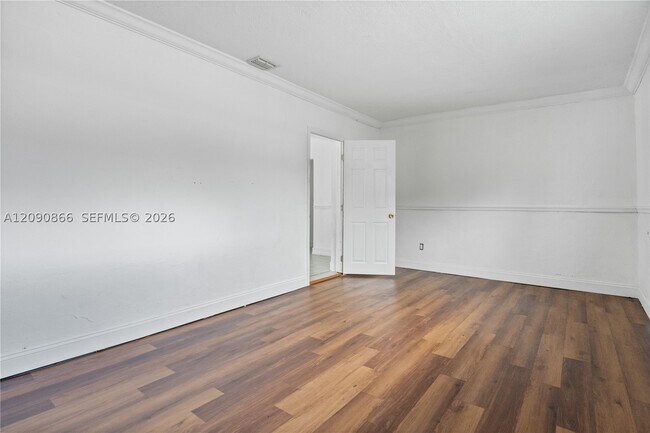 Building Photo - 580 Lee Dr