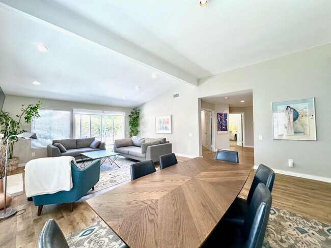 Building Photo - FOR RENT Call For Availability 3Br/3Ba 2128 Sqft Fully Furnished Del Mar Heights Vacation Home, C...
