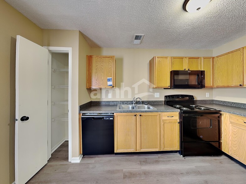 Building Photo - 2343 Summerwood Ln