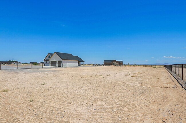 Building Photo - 2351 E Cana Ln