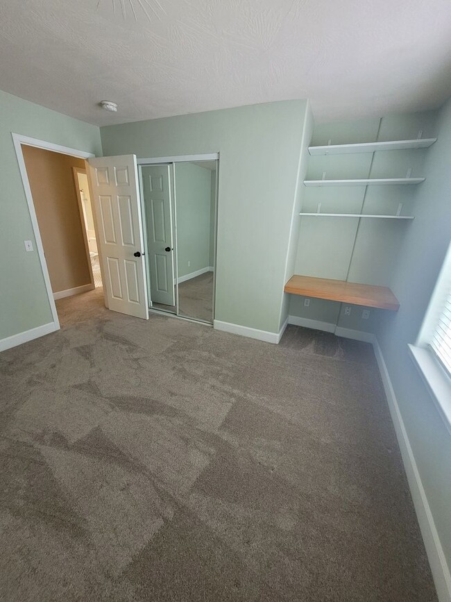 Building Photo - Charming and Spacious 3BB/2.5BA home for rent!  AVAILABLE NOW