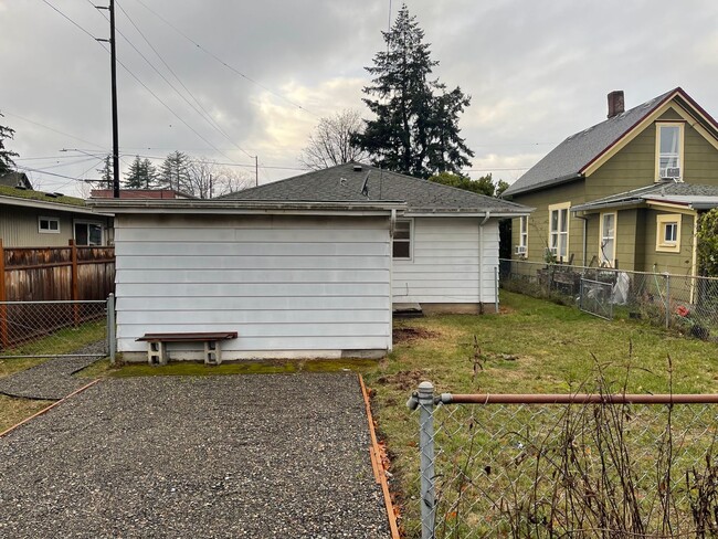 Building Photo - 4424 SE 66th Ave