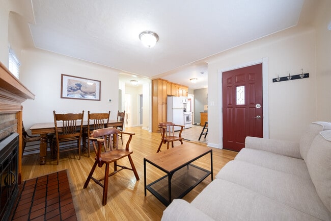 Building Photo - 6057 Clinton Ave