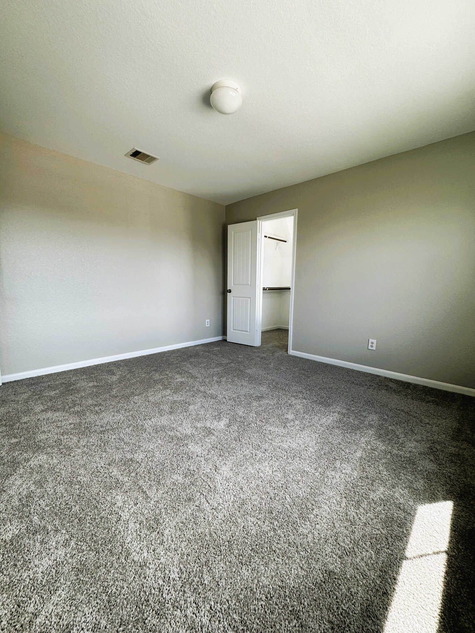 Building Photo - 615 Calm Ct