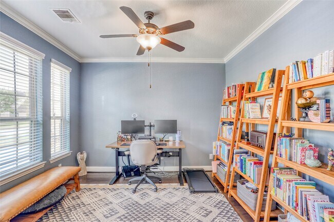 Building Photo - 6318 Sunstone Falls Ln