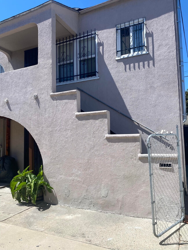Building Photo - 6165 Lewis Ave