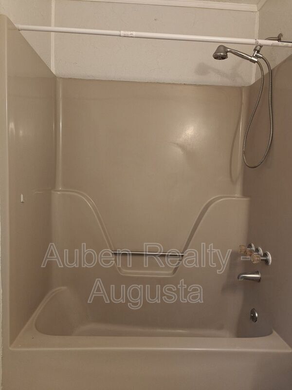 Building Photo - 3718 Byrd Rd