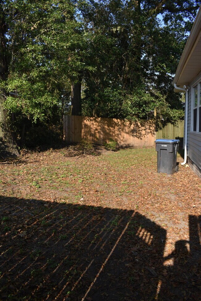 Building Photo - 103 1st St