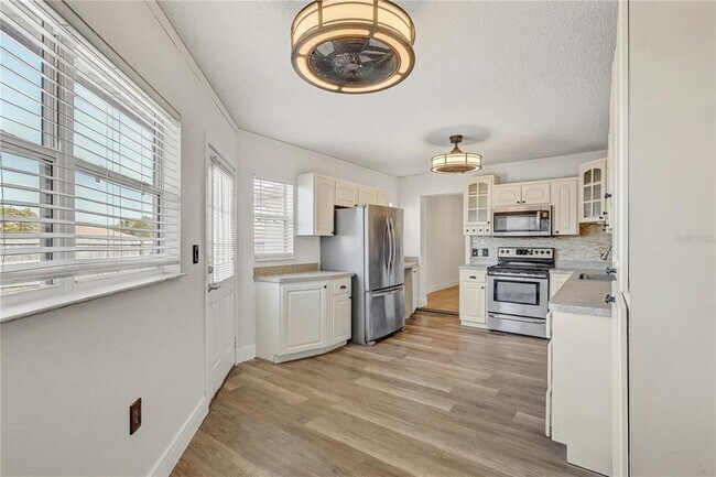 Building Photo - 7012 Pin Cherry Ln