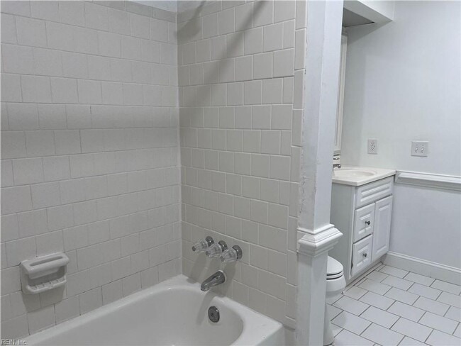 Building Photo - 947 Wildwood Square Ct