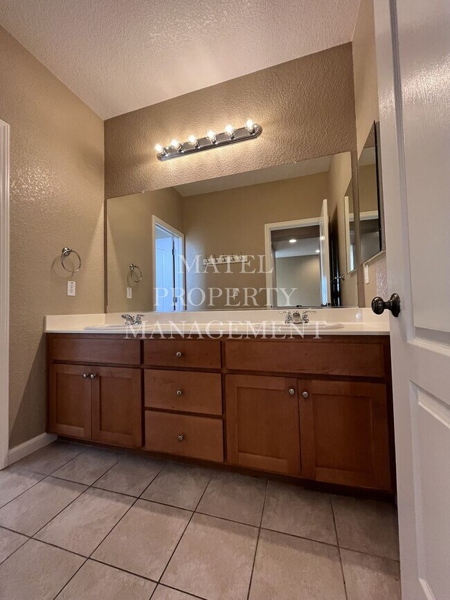 Building Photo - Move in Special see ad