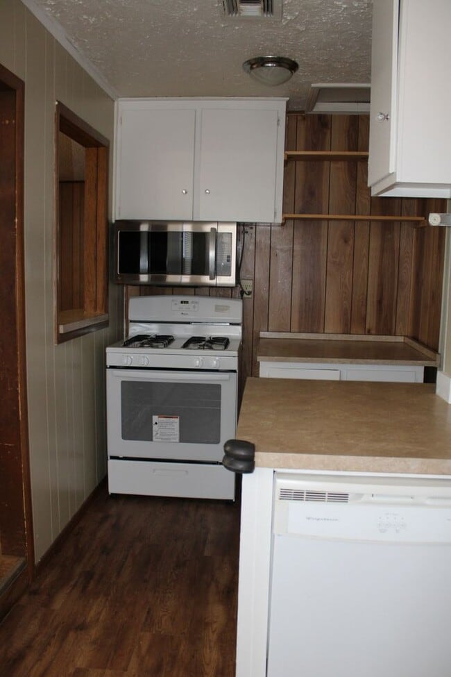 Building Photo - Believe it! 3 bds, 2 ba, MWC Schools - Tin...