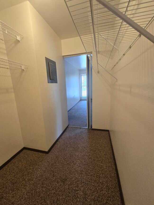 Building Photo - 9020 N Park Plaza Ct
