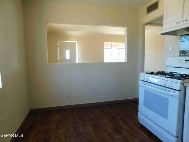 Building Photo - 7625 Hacienda Ave