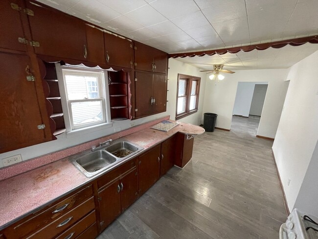 Building Photo - 2-Bedroom House - Section 8