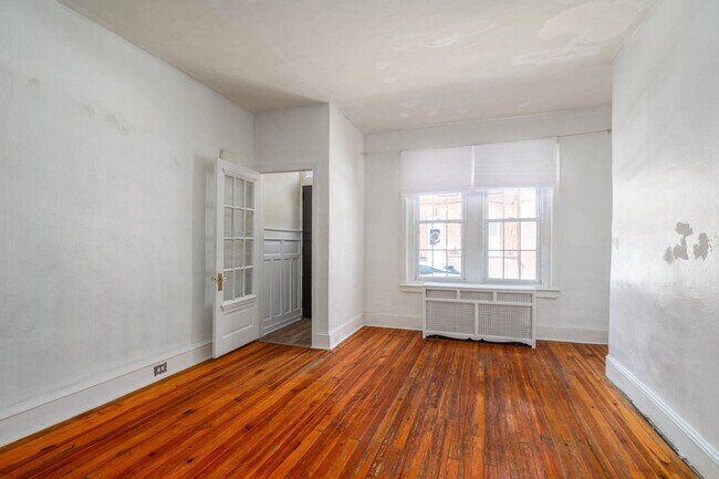 Building Photo - 2341 S Woodstock St