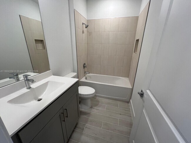 Building Photo - 109 SW 170th Ave