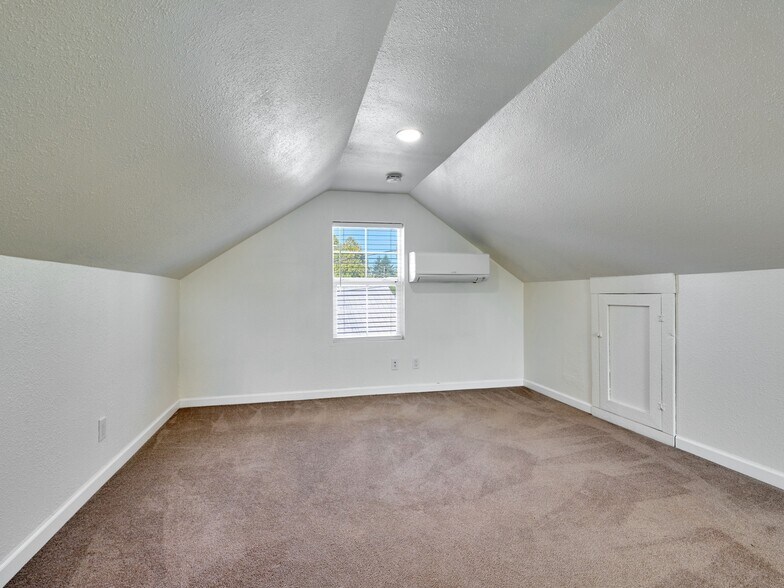 Building Photo - 1212 Alder Dr NE