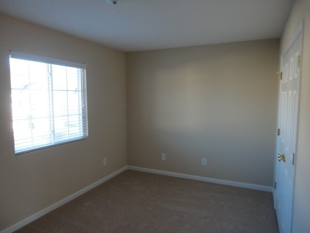 Building Photo - 830 Stockport Way