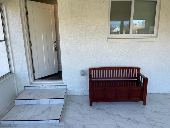 Building Photo - 1550 Frebis Ave