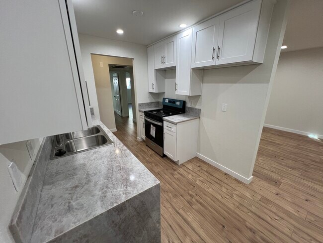 Building Photo - 7439 Woodman Ave