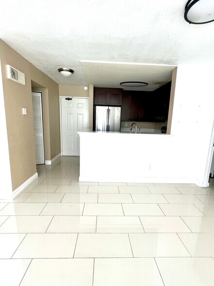 Building Photo - 3520 Lebon Dr