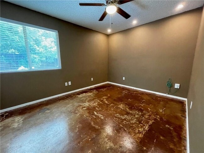 Building Photo - 7712 Elderberry Dr