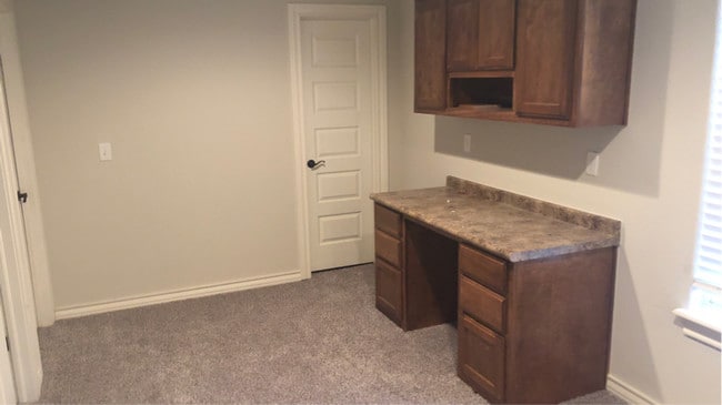 Building Photo - 1405 Crescent Bentonville Crescent