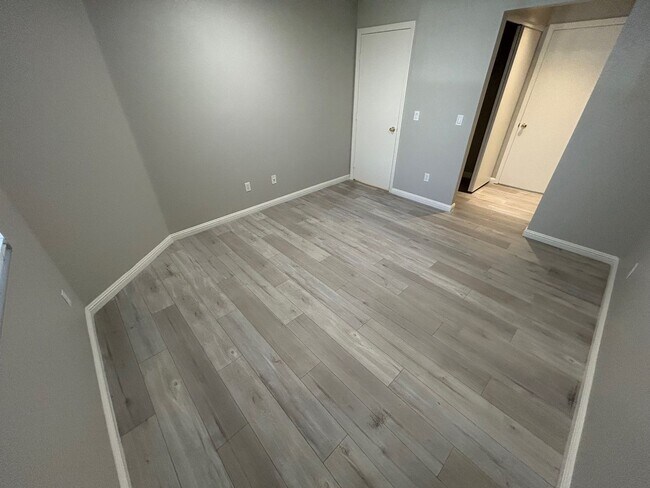 Building Photo - INVITING 2 BEDROOM TOP FLOOR CONDO IN A CE...