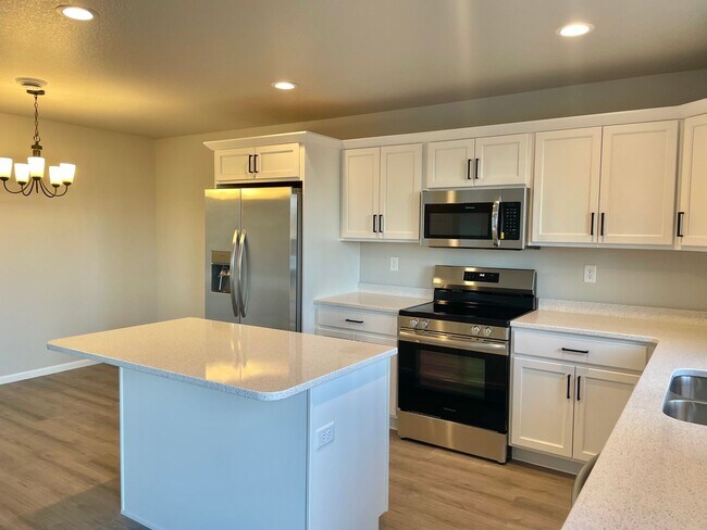 Primary Photo - 3 Bedroom 2 1/2 bath - South Fargo