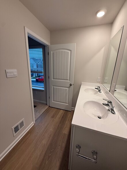 Building Photo - 10958 Farmerfield St