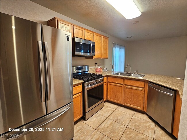 Building Photo - 9998 Fine Fern St