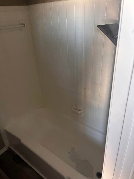 Building Photo - 531 Bedford Rd