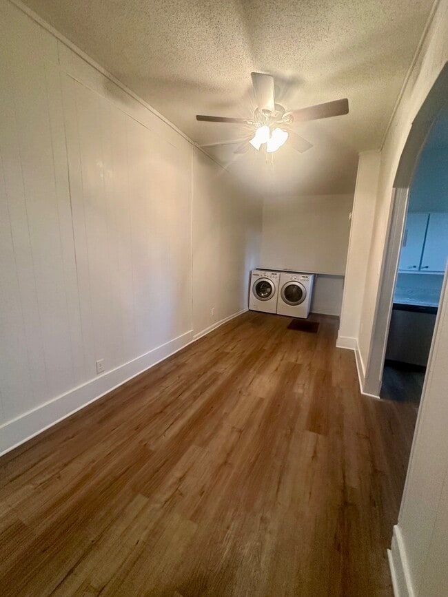 Building Photo - 670 Goodman St