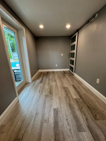 Building Photo - 380 Carrousel Ct