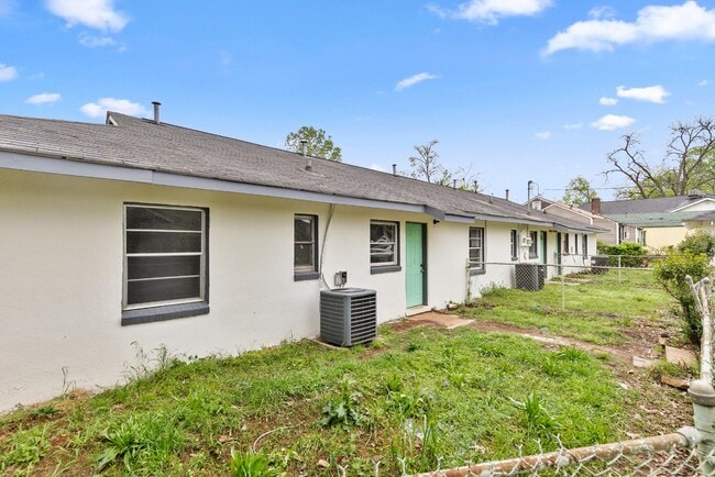 Building Photo - 725 40th Pl