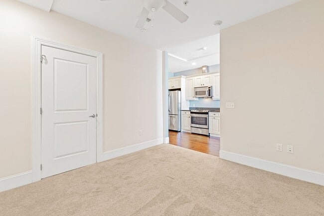 Building Photo - Stunning Studio Apartment with Spectacular Views in Downtown Raleigh