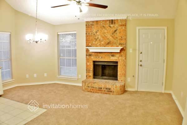 Building Photo - 1633 Summers Dr
