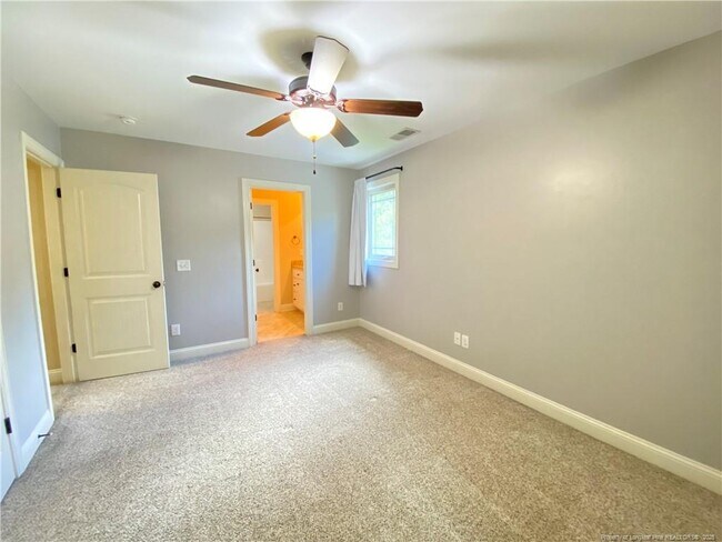 Building Photo - 484 Crown Point