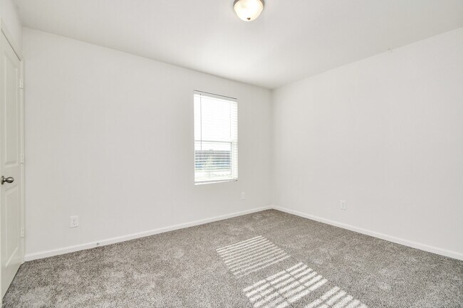 Building Photo - 7819 Royalwood Dr