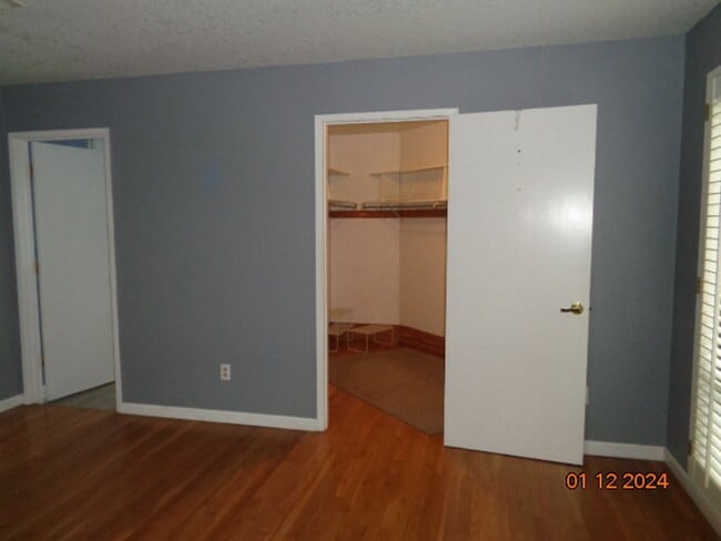 Building Photo - 1250 Redwood Ct