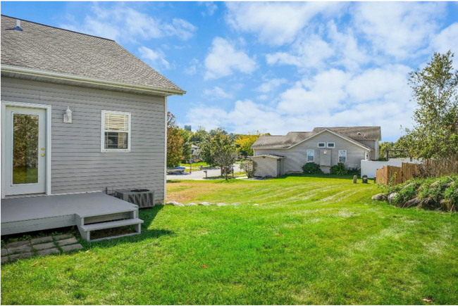 Building Photo - Cottage Grove Duplex