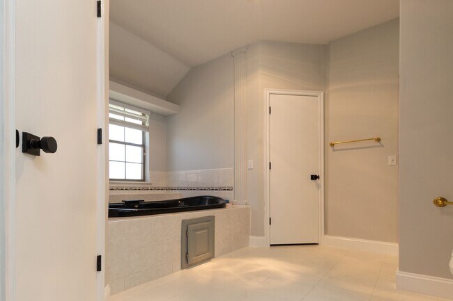 Building Photo - 17300 Zinc Dr