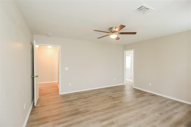 Building Photo - 6104 SE 84th St