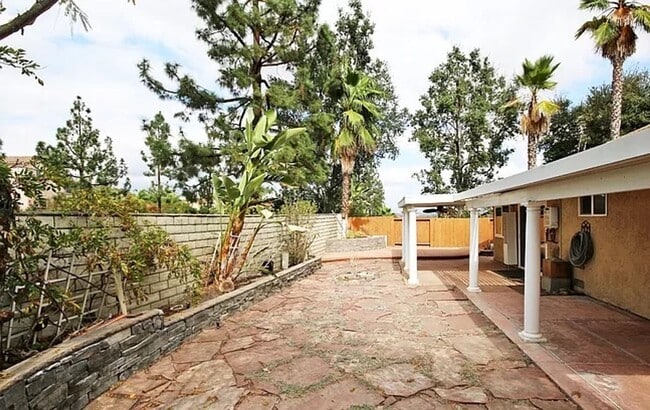 Building Photo - Cute 4 Bedroom House Located in the Heart of Rancho Bernardo!