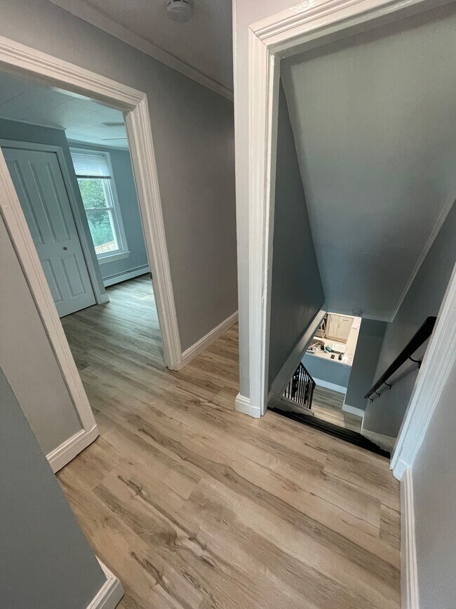 Building Photo - 112 S Main St