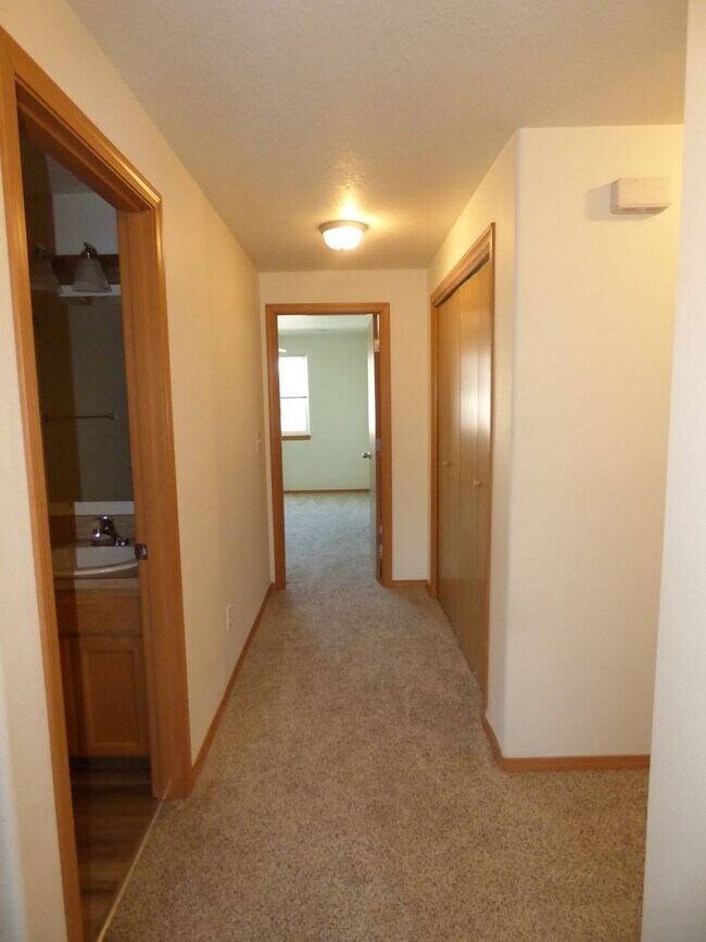 Building Photo - 261-263 Gwinn St Monmouth, OR 97351