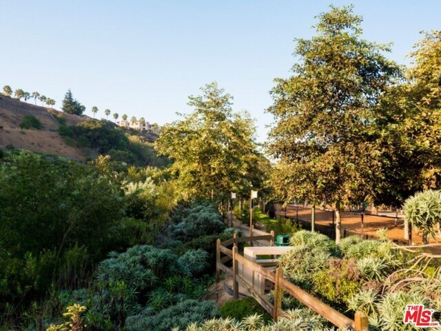 Building Photo - 6241 Crescent Park W