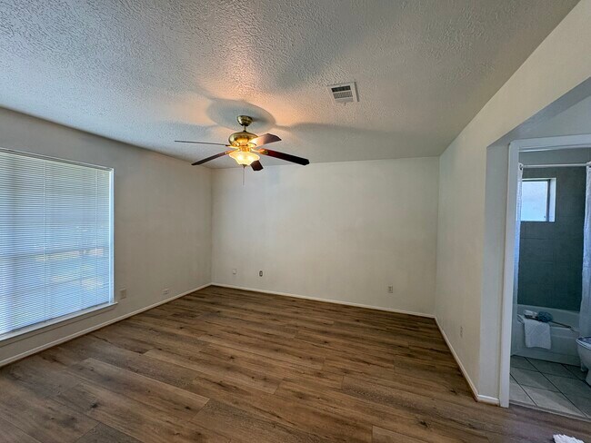 Building Photo - 4834 Bridgemont Ln